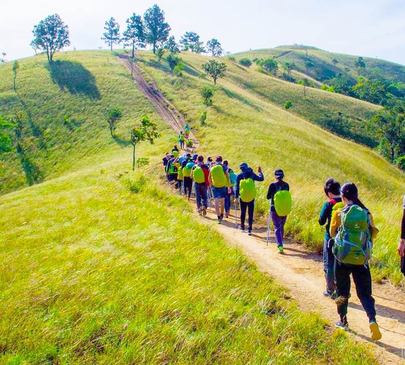 Nên mang theo vật dụng gọn nhẹ khi đi trekking