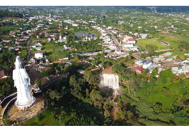 Thị trấn Nam Ban là vị trí chuyển giao giữa bình nguyên và cao nguyên 