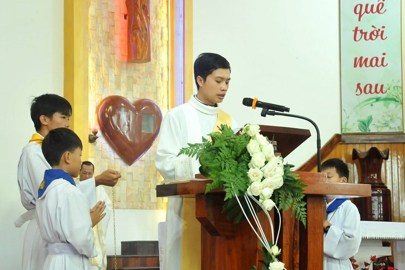 Một buổi lễ trong nhà thờ