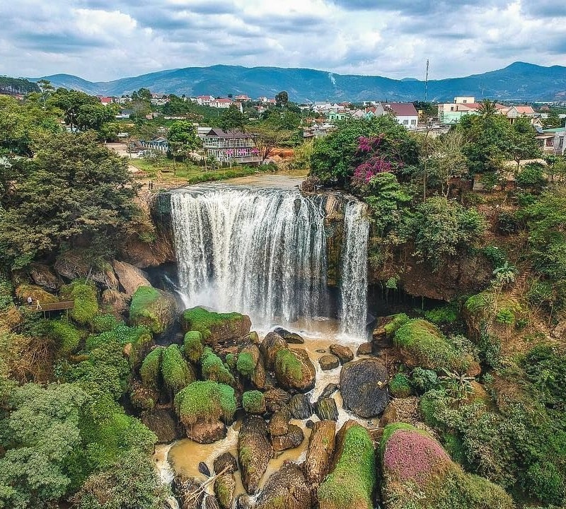 Thác Jraiblian đẹp hoang sơ hùng vĩ giữa đại ngàn