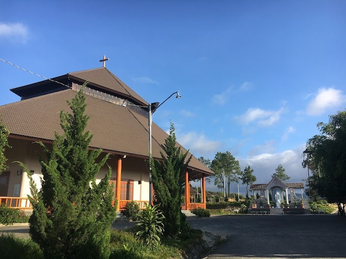 Nhà Thờ Thánh AlphaAnphongsô - xã Phi Tô huyện Lâm Hà