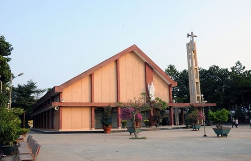 Nhà thờ lớn Phú Sơn tọa lạc tại xã Phú Sơn, huyện Lâm Hà, tỉnh Lâm Đồng