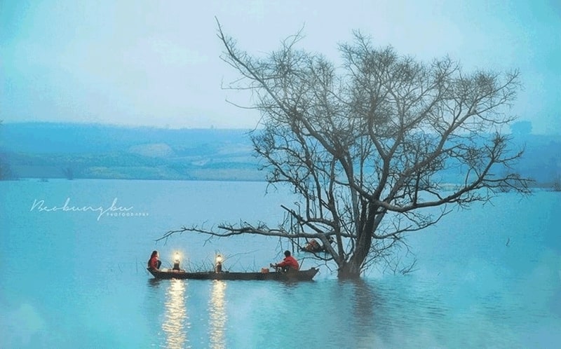 Hồ Đại Ninh đẹp mộng mơ trên cao nguyên Lâm Đồng