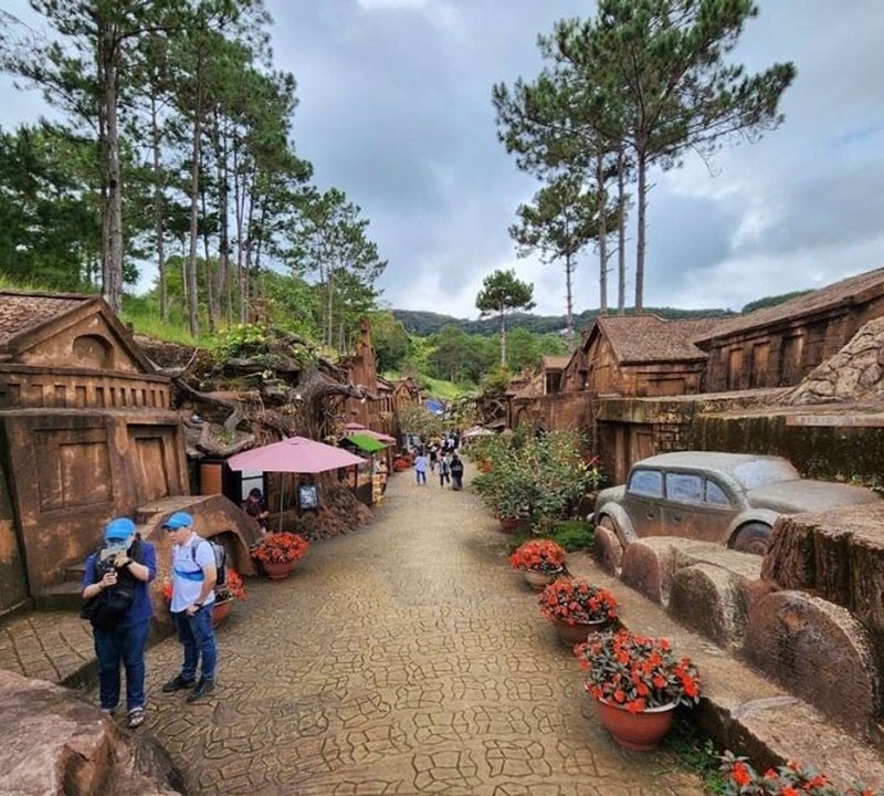 Khám phá đường hầm Điêu Khắc Đà Lạt